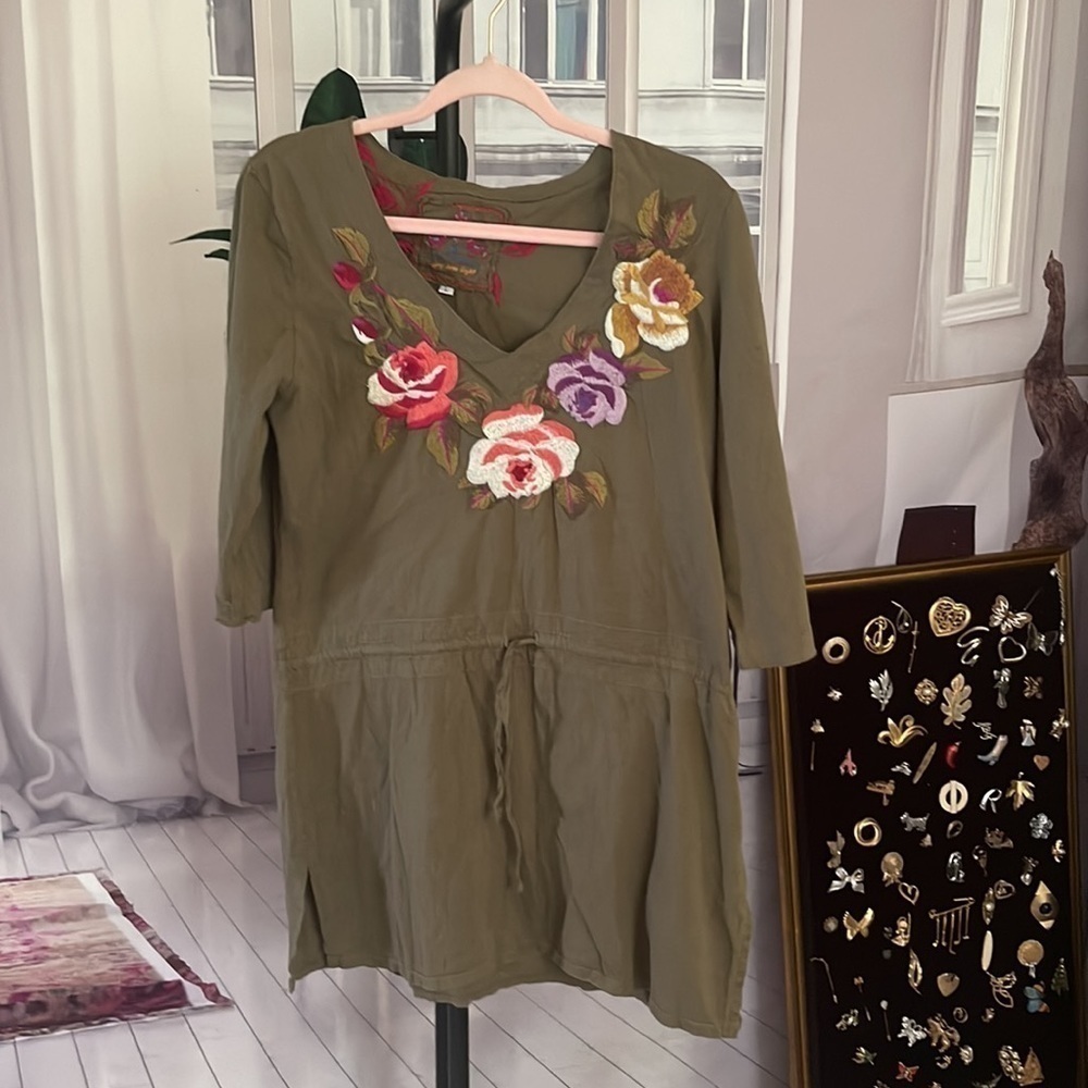 JOHNNY Was Army Green Large Floral Embroidered Tunic. Size L. P/M/A2277